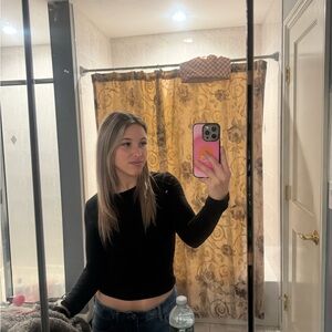 Women's Black Long Sleeve Top